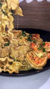 Creamy Spinach Shrimp & Chicken Pasta - Everyday Cooking Recipes #EverydayCookingRecipes