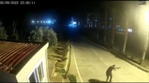 Kahraman polisin teröristlerle çatışma anının güvenlik kamerası görüntüleri ortaya çıktı