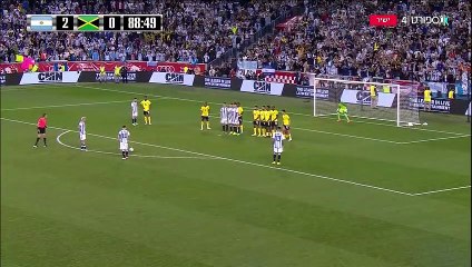 Lionel Messi, Jamaika'ya frikikten attı