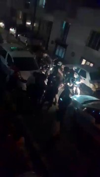 Oğlunu döven gençleri döner bıçağı ile kovaladı