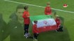 Pendant l’hymne, les footballeurs iraniens ont caché leur maillot en signe de protestation