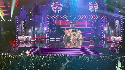 Ahmed Ali Akbar slapping Ahmad Ali Butt at Hum Awards goes viral | 8th Hum Awards 2022 |