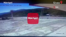 Akaryakıt istasyonuna inen helikopter şaşkınlığa neden oldu