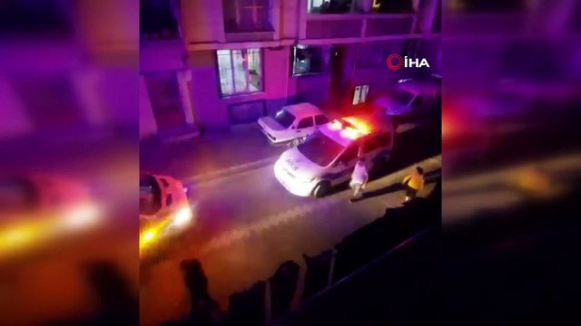 Oğlunu döven gençleri döner bıçağı ile kovaladı