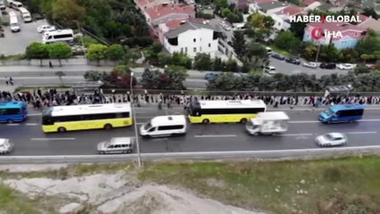 Büyükçekmece’de öğrencilerin otobüs sırası metrelerce uzadı