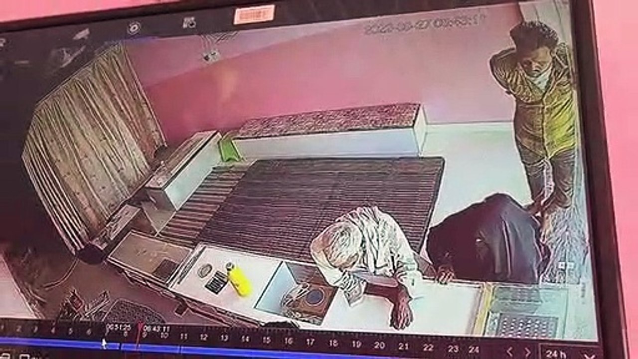 ज्वैलर की आंख में सुरमा डाल गए चोर, सीसीटीवी कैमरे के सामने चांदी और सोने के जेवर ले गए