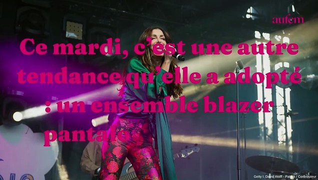 Jenifer : la chanteuse adopte l'ensemble blazer qu'on veut toutes
