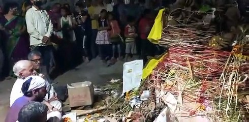 Ramesh Matiala do Holika Dahan in Jain Park