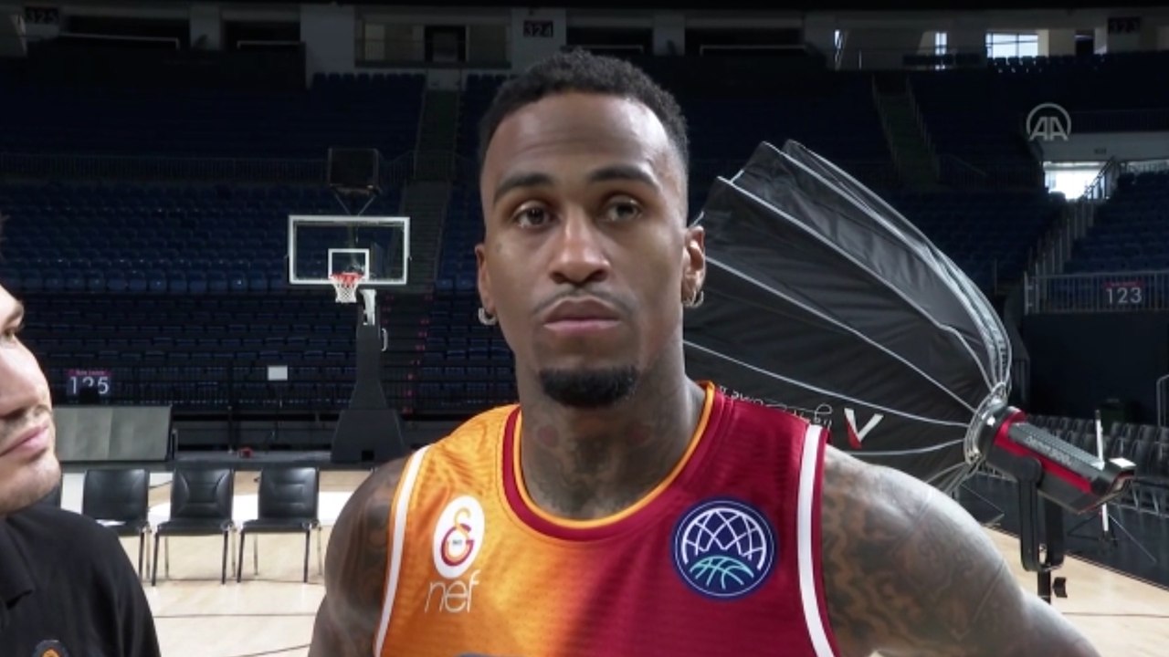 Galatasaray Nef oyuncusu Dee Bost, taraftardan zaman istedi