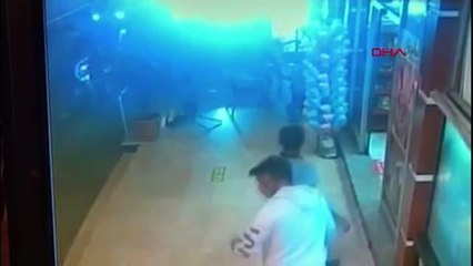 Son dakika haberleri... İSTANBUL-BAKIRKÖY'DEKİ HASTANE SALDIRISINI BAŞLATAN AVCILAR'DAKİ SİLAHLI KAVGANIN GÖRÜNTÜLERİ