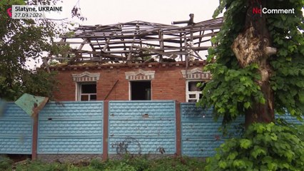 Des civils ukrainiens retrouvent leur maison entièrement détruite par les frappes