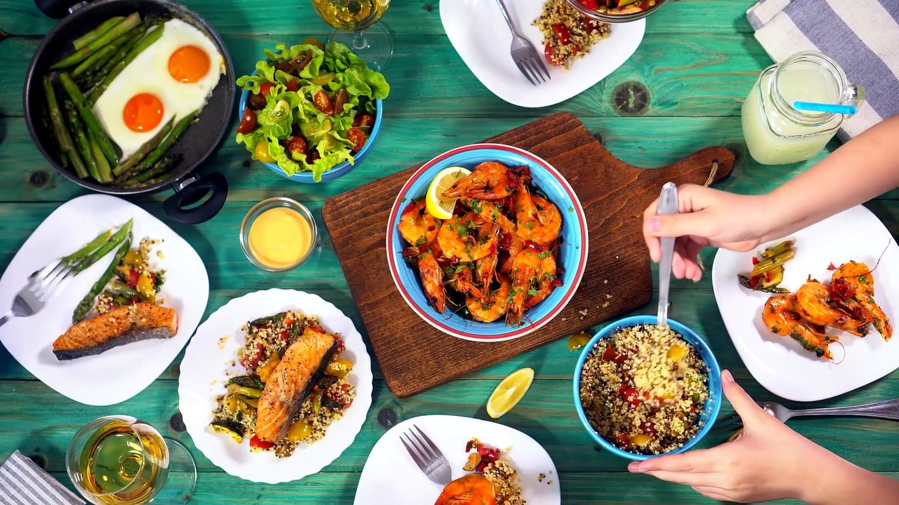 Pelle e cibo, dieci falsi miti da sfatare: il libro "Beauty Food" in edicola con Salute