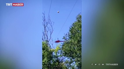 Yakıtı biten helikopter akaryakıt istasyonuna indi