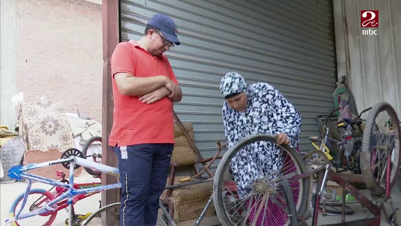 قصة كفاح ومحبة .. أم رامي أشهر عجلاتي في شبين الكوم بالمنوفية