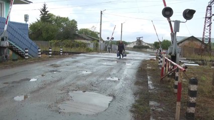 Скачать видео: مراسل الجزيرة يرصد حياة سكان قرى أوكرانية شمالي خاركيف