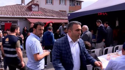 İSTANBUL-ŞEHİT ENES BIYIK İÇİN EVİNİN ÖNÜNDE HELALLİK ALINDI