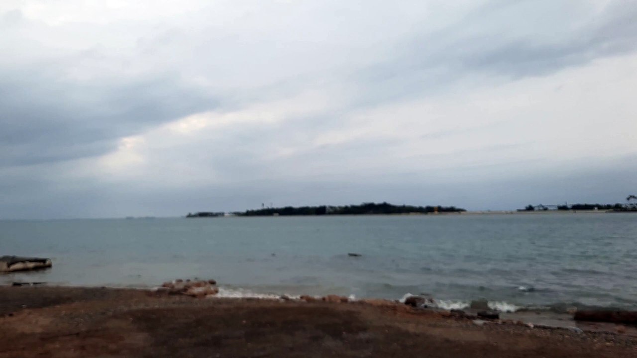 Jeddah corniche is the best entertainment place for locals.