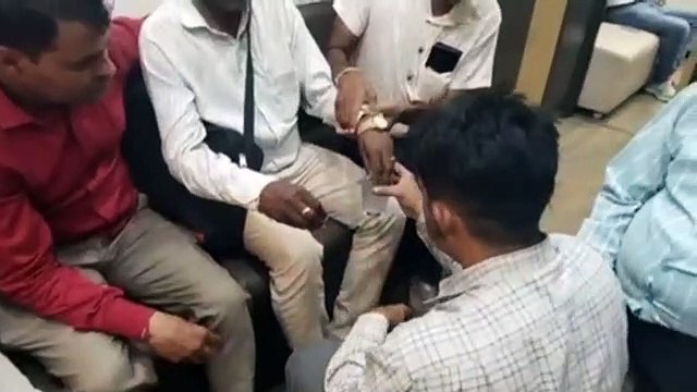 भोपाल में पंचायत सचिव को ₹20 हजार की रिश्वत लेते लोकायुक्त ने पकड़ा, बोरदा के सरपंच की भी होगी जांच