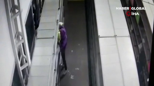 2 milyon liralık cep telefonu vurgunu kamerada