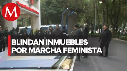 Instalan vallas de seguridad en edificios de la CdMx por marcha feminista
