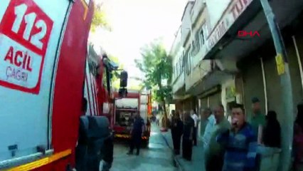 Evi alevler sardı 4 küçük çocuk bir odada mahsur kaldı