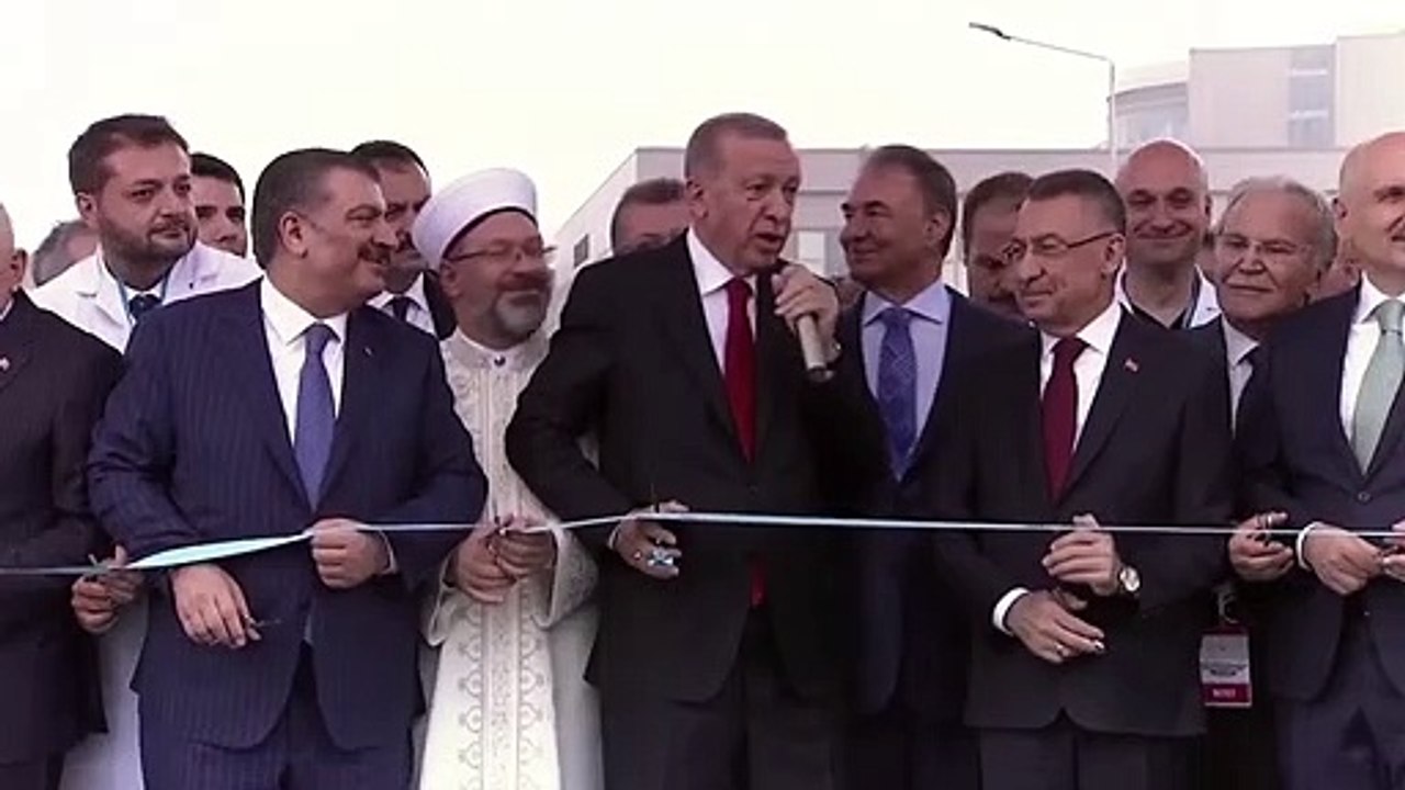 Erdoğan ve yardımcısı vatandaşı susturmaya çalıştı "Bi dur bi dur onu Ankara Belediye Başkanına söylersiniz"