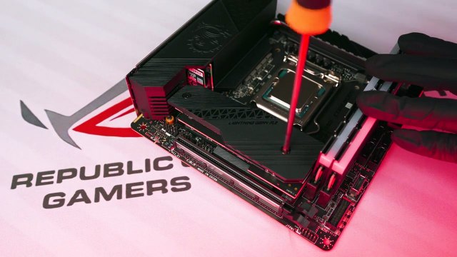 2022 MINI PC BUILD: INTEL CORE I7-11700K + TUF RTX 3080 !