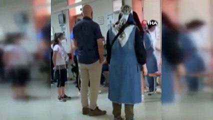 İzmir'de Kadın Doktor Hasta Yakınının Üzerine Yürüdüğü Anlar Cep Telefonu Kamerasına Yansıdı!