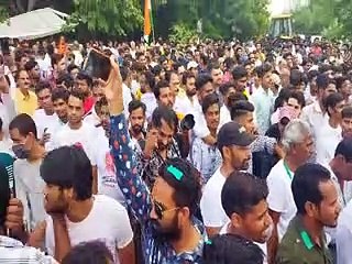 हाथों में तिरंगा, भगत सिंह का संकल्प साथ लेकर सड़कों पर उतरे युवा