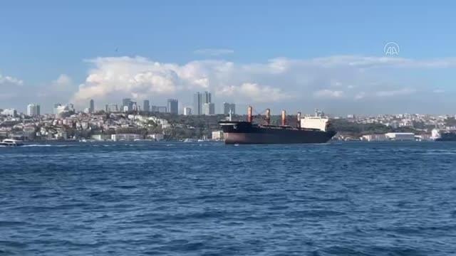 İstanbul Boğazı'ndaki trafik, dümeni kilitlenen gemi nedeniyle askıya alındı