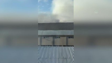 Sultanbeyli'de tencere imalathanesinde yangın çıktı