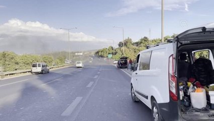 İzmir haber! Gaziemir'de seyir halindeki otomobil yandı