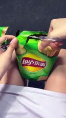 Simple way to eat chips 
