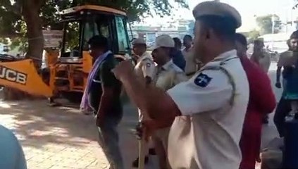 तीर्थंभ क्षेत्र में सड़क व फुटपाथ से हटाए अतिक्रमण