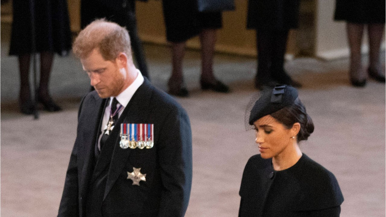 GALA VIDEO - Meghan Markle et Harry cernés : ce proche de Charles III qui leur fait très peur