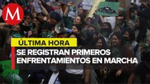 Colectivos feministas se enfrentan a policías previo a la marcha en CdMx