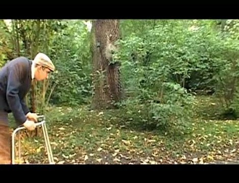 Les vieux de l'amour - Au parc (Episode 2174)