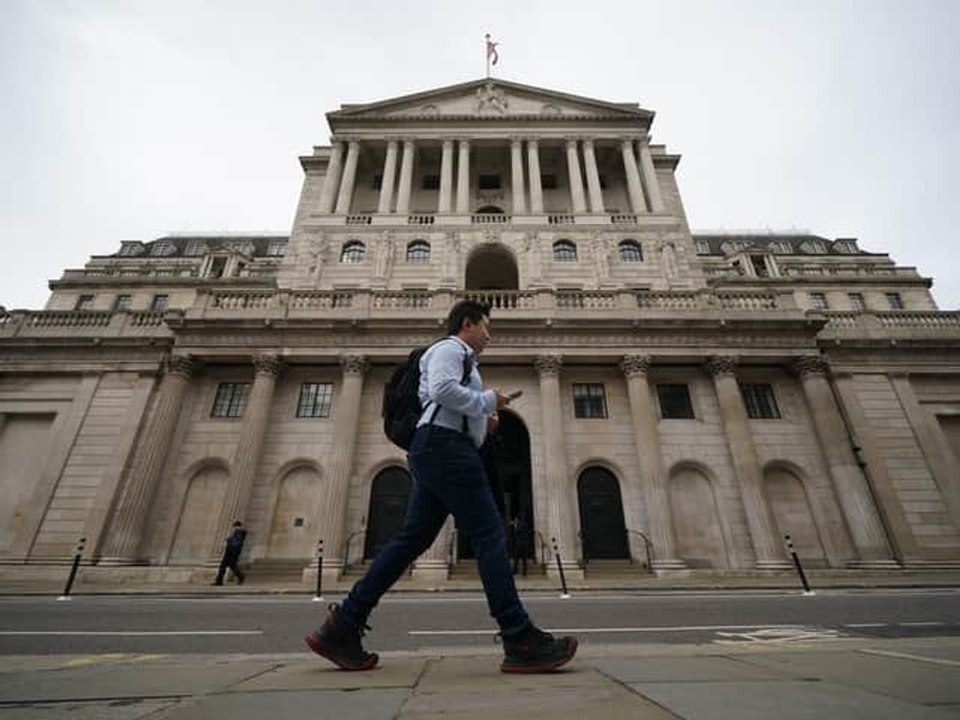 Pound plummets: Value of pound drops