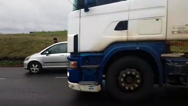 Carros colidem na BR-277 poucos metros após grave colisão