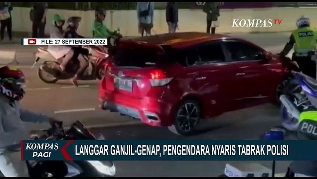 Kabur dari Razia Ganjil Genap, Pengendara Mobil Nyaris Tabrak Polisi!