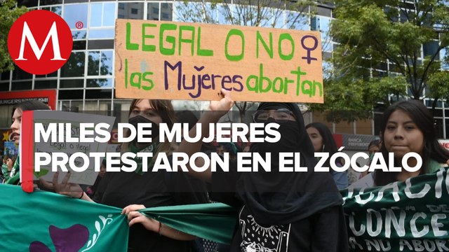 Entre pañuelos verdes, mujeres exigen aborto legal en México