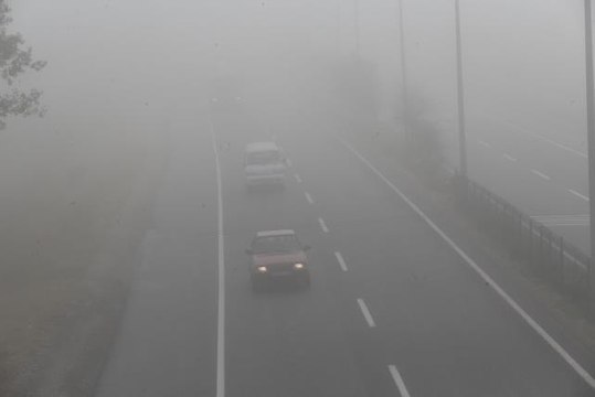 Bolu gündem haberleri... Bolu Dağı'nda etkili olan sis görüş mesafesini düşürdü