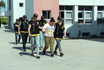 İLİŞKİ VAADİYLE ARACINA BİNEN KADININ ARKADAŞLARI TARAFINDAN DÖVÜLÜP, PARASI VE OTOMOBİLİ GASBEDİLDİ