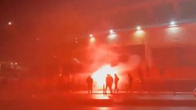 Derbi öncesi gerginlik! İki grup birbirine girdi