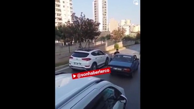 Trafikte kavga eden şehir eşkıyaları bagajdan tüfek çıkararak ateş etti