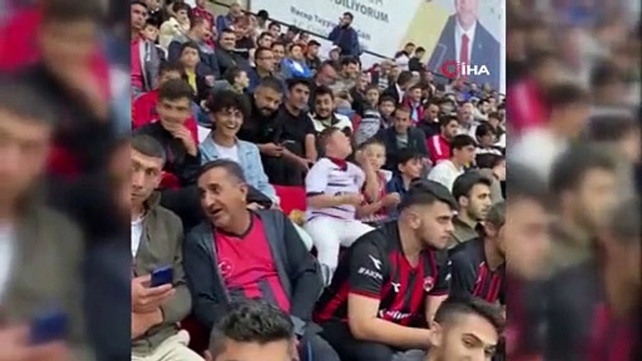 Çocuk taraftar sosyal medyada gündem oldu
