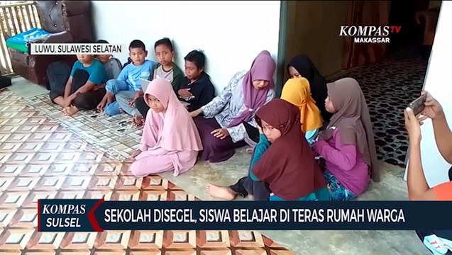 Sekolah Disegel, Siswa Belajar Di Teras Rumah Warga