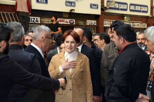 Ankara politika: İYİ Parti Genel Başkanı Akşener, Ankara'da hal esnafını ziyaret etti