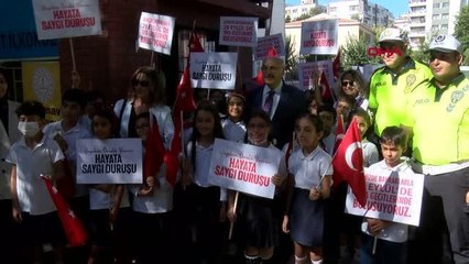 İZMİR'DE YAYA ÖNCELİĞİNE DİKKAT ÇEKİLDİ