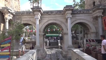 Antalya gündem haberi | Antalya'nın simgelerinden Hadrianus Kapısı'nın desenleri daha görünür olacak